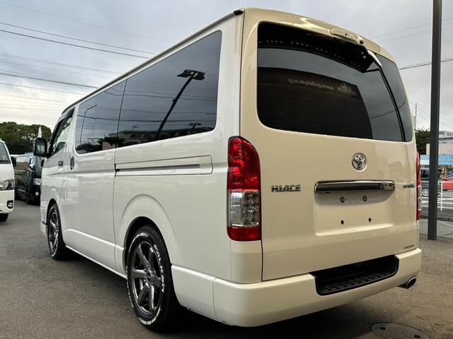 ハイエースバン スーパーGL ダークプライムII ナビTV/全方位カメラ/天吊りモニター/ベッドキット/荷室カーゴマット/フロントスポイラー/17inアルミ/ローダウン/ETC/AC100V電源/Wエアバック/LEDヘッドライト/サイドバイザー(12枚目)