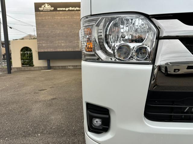 ハイエースバン スーパーGL ダークプライムII ナビTV/全方位カメラ/天吊りモニター/ベッドキット/荷室カーゴマット/フロントスポイラー/17inアルミ/ローダウン/ETC/AC100V電源/Wエアバック/LEDヘッドライト/サイドバイザー(13枚目)