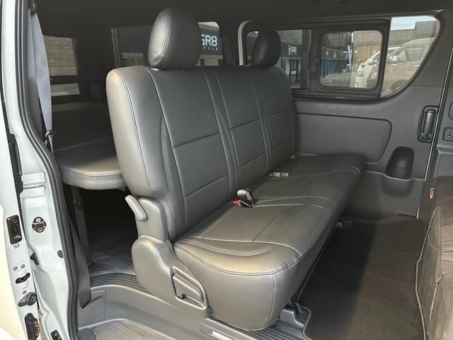 ハイエースバン スーパーGL ダークプライムII ナビTV/全方位カメラ/天吊りモニター/ベッドキット/荷室カーゴマット/フロントスポイラー/17inアルミ/ローダウン/ETC/AC100V電源/Wエアバック/LEDヘッドライト/サイドバイザー(18枚目)