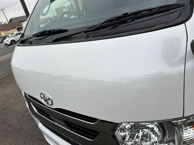 ハイエースバン スーパーGL ダークプライムII ナビTV/全方位カメラ/天吊りモニター/ベッドキット/荷室カーゴマット/フロントスポイラー/17inアルミ/ローダウン/ETC/AC100V電源/Wエアバック/LEDヘッドライト/サイドバイザー(26枚目)