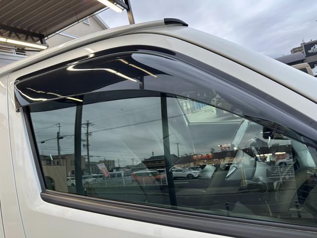 ハイエースバン スーパーGL ダークプライムII ナビTV/全方位カメラ/天吊りモニター/ベッドキット/荷室カーゴマット/フロントスポイラー/17inアルミ/ローダウン/ETC/AC100V電源/Wエアバック/LEDヘッドライト/サイドバイザー(28枚目)