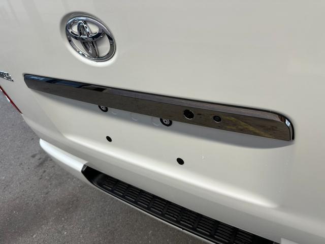 ハイエースバン スーパーGL ダークプライムII ナビTV/全方位カメラ/天吊りモニター/ベッドキット/荷室カーゴマット/フロントスポイラー/17inアルミ/ローダウン/ETC/AC100V電源/Wエアバック/LEDヘッドライト/サイドバイザー(35枚目)