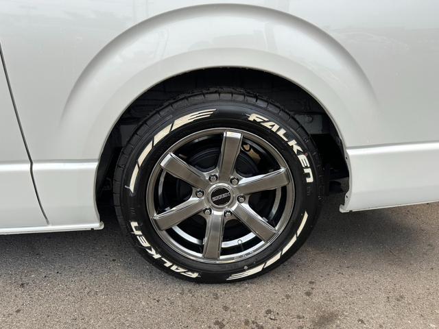 ハイエースバン スーパーGL ダークプライムII ナビTV/全方位カメラ/天吊りモニター/ベッドキット/荷室カーゴマット/フロントスポイラー/17inアルミ/ローダウン/ETC/AC100V電源/Wエアバック/LEDヘッドライト/サイドバイザー(40枚目)