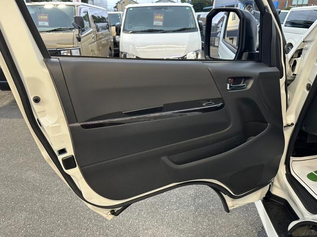 ハイエースバン スーパーGL ダークプライムII ナビTV/全方位カメラ/天吊りモニター/ベッドキット/荷室カーゴマット/フロントスポイラー/17inアルミ/ローダウン/ETC/AC100V電源/Wエアバック/LEDヘッドライト/サイドバイザー(41枚目)