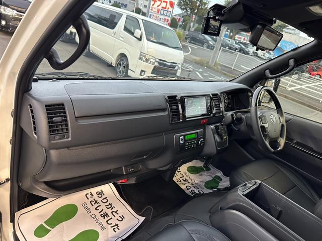 ハイエースバン スーパーGL ダークプライムII ナビTV/全方位カメラ/天吊りモニター/ベッドキット/荷室カーゴマット/フロントスポイラー/17inアルミ/ローダウン/ETC/AC100V電源/Wエアバック/LEDヘッドライト/サイドバイザー(44枚目)