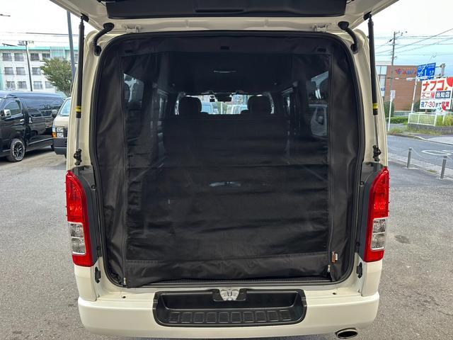 ハイエースバン スーパーGL ダークプライムII ナビTV/全方位カメラ/天吊りモニター/ベッドキット/荷室カーゴマット/フロントスポイラー/17inアルミ/ローダウン/ETC/AC100V電源/Wエアバック/LEDヘッドライト/サイドバイザー(56枚目)