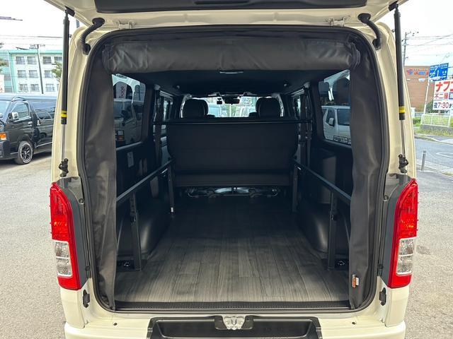 ハイエースバン スーパーGL ダークプライムII ナビTV/全方位カメラ/天吊りモニター/ベッドキット/荷室カーゴマット/フロントスポイラー/17inアルミ/ローダウン/ETC/AC100V電源/Wエアバック/LEDヘッドライト/サイドバイザー(57枚目)