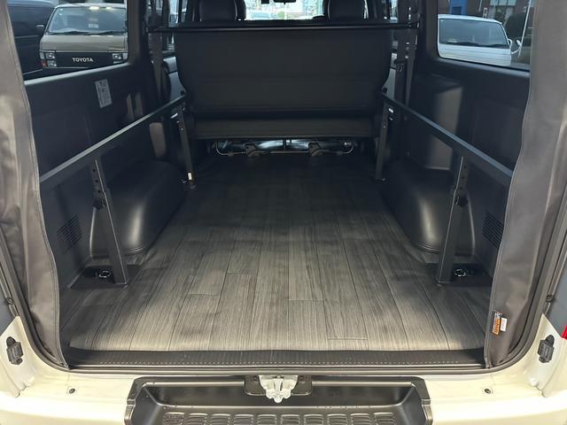 ハイエースバン スーパーGL ダークプライムII ナビTV/全方位カメラ/天吊りモニター/ベッドキット/荷室カーゴマット/フロントスポイラー/17inアルミ/ローダウン/ETC/AC100V電源/Wエアバック/LEDヘッドライト/サイドバイザー(58枚目)