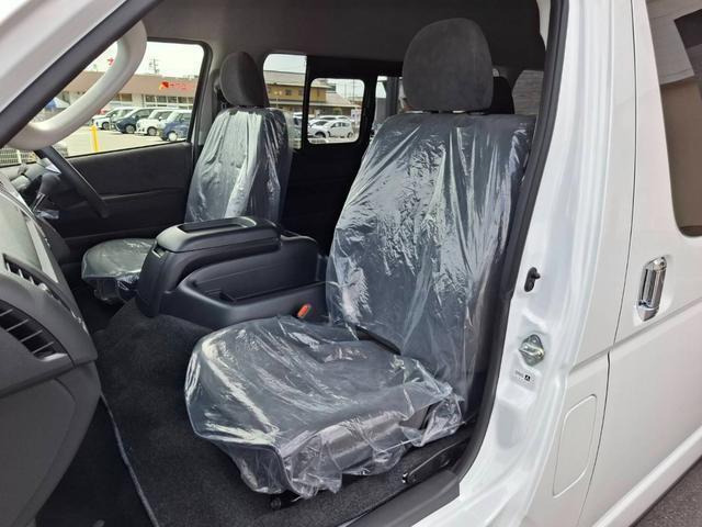 ハイエースワゴン グランドキャビン　ファインテックツアラー　ファインテックツアラー／登録済未使用車／すぐ納車／４列１０人乗り／全方位カメラ／デジタルミラー／キャプテンシート（16枚目）