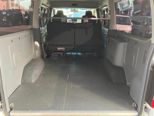 NV350キャラバンバン ロングライダープレミアムGXターボ ナビTV/バックモニター/ETC車載器/フルエアロ/エマージェンシーブレーキ/ローダウン/社外アルミ/デイライト/HIDヘッドライト/ベッドキット/サイドバイザー/スマートキー&プッシュスタート(4枚目)