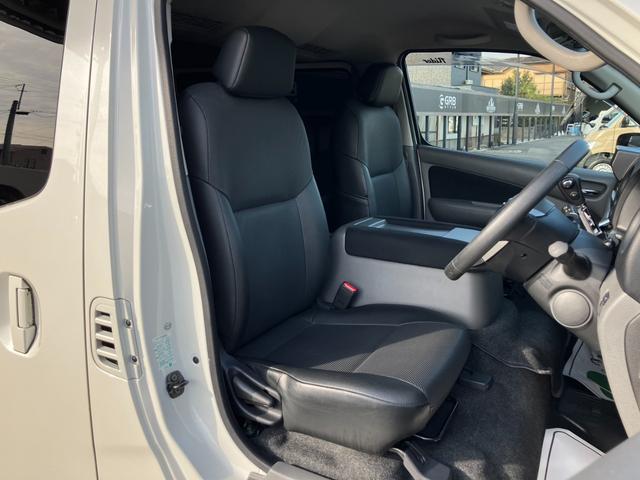 NV350キャラバンバン ロングライダープレミアムGXターボ ナビTV/バックモニター/ETC車載器/フルエアロ/エマージェンシーブレーキ/ローダウン/社外アルミ/デイライト/HIDヘッドライト/ベッドキット/サイドバイザー/スマートキー&プッシュスタート(17枚目)