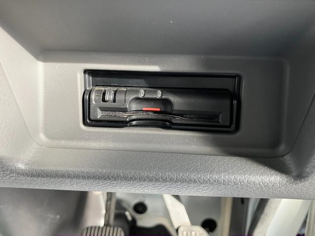 NV350キャラバンバン ロングライダープレミアムGXターボ ナビTV/バックモニター/ETC車載器/フルエアロ/エマージェンシーブレーキ/ローダウン/社外アルミ/デイライト/HIDヘッドライト/ベッドキット/サイドバイザー/スマートキー&プッシュスタート(19枚目)