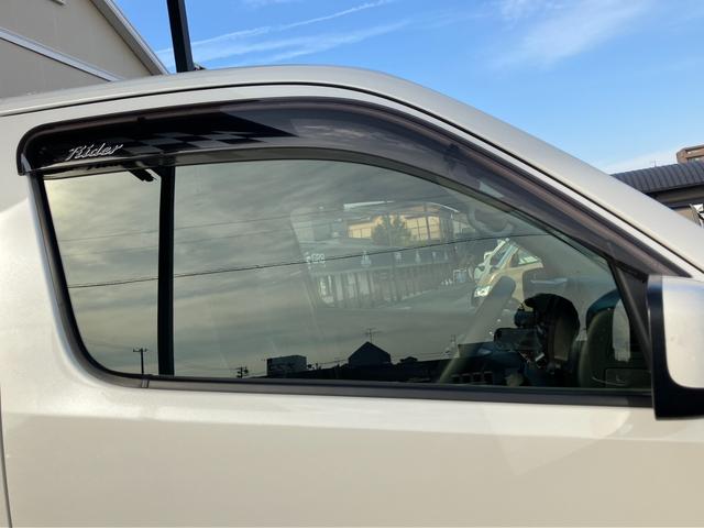 NV350キャラバンバン ロングライダープレミアムGXターボ ナビTV/バックモニター/ETC車載器/フルエアロ/エマージェンシーブレーキ/ローダウン/社外アルミ/デイライト/HIDヘッドライト/ベッドキット/サイドバイザー/スマートキー&プッシュスタート(28枚目)