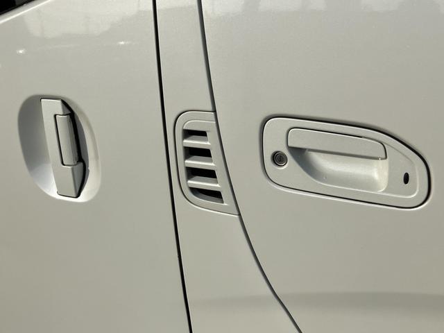 NV350キャラバンバン ロングライダープレミアムGXターボ ナビTV/バックモニター/ETC車載器/フルエアロ/エマージェンシーブレーキ/ローダウン/社外アルミ/デイライト/HIDヘッドライト/ベッドキット/サイドバイザー/スマートキー&プッシュスタート(32枚目)