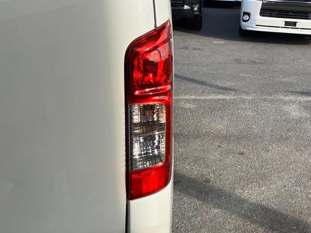 NV350キャラバンバン ロングライダープレミアムGXターボ ナビTV/バックモニター/ETC車載器/フルエアロ/エマージェンシーブレーキ/ローダウン/社外アルミ/デイライト/HIDヘッドライト/ベッドキット/サイドバイザー/スマートキー&プッシュスタート(39枚目)