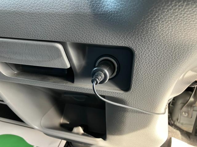 NV350キャラバンバン ロングライダープレミアムGXターボ ナビTV/バックモニター/ETC車載器/フルエアロ/エマージェンシーブレーキ/ローダウン/社外アルミ/デイライト/HIDヘッドライト/ベッドキット/サイドバイザー/スマートキー&プッシュスタート(51枚目)