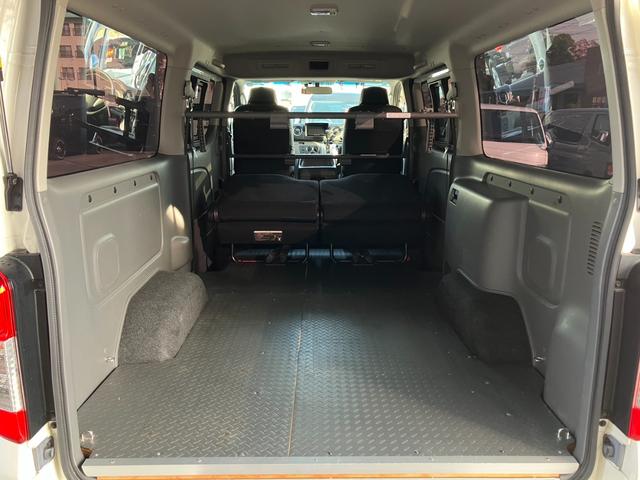 NV350キャラバンバン ロングライダープレミアムGXターボ ナビTV/バックモニター/ETC車載器/フルエアロ/エマージェンシーブレーキ/ローダウン/社外アルミ/デイライト/HIDヘッドライト/ベッドキット/サイドバイザー/スマートキー&プッシュスタート(56枚目)