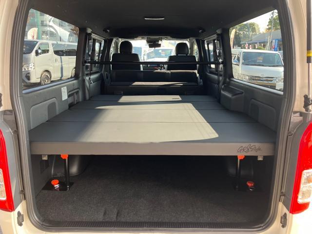 ハイエースバン スーパーＧＬ　ダークプライムＩＩ　寒冷地仕様／デジタルミラー／全方位カメラ／ナビＴＶ／ＥＴＣ／社外アルミ／フロントエアロ／ローダウン／ベッドキット（20枚目）