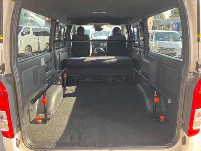 ハイエースバン スーパーＧＬ　ダークプライムＩＩ　寒冷地仕様／デジタルミラー／全方位カメラ／ナビＴＶ／ＥＴＣ／社外アルミ／フロントエアロ／ローダウン／ベッドキット（57枚目）