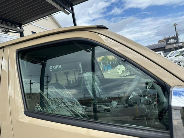 ハイエースバン ロングスーパーGL アースカラーパッケージ/パノラミックビューモニタ/デジタルインナーミラー/両側パワースライドドア/スマートキー&プッシュスタート/LEDヘッドライト/トヨタセーフティセンス/純正オプションアルミ(28枚目)