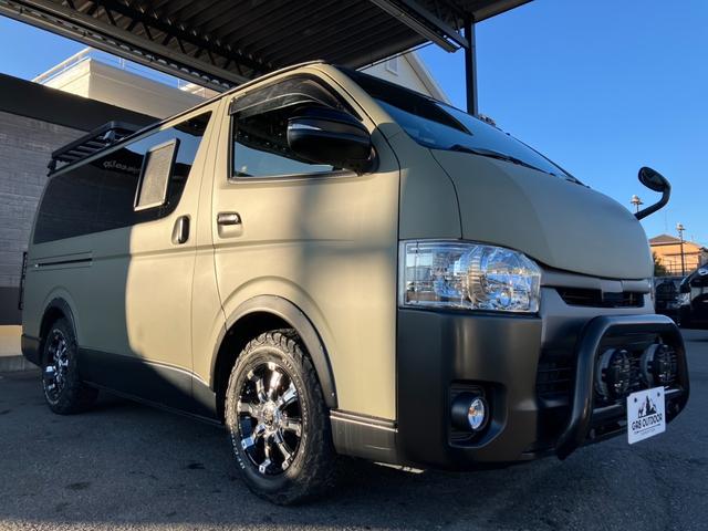 ハイエースバン スーパーGL ダークプライムII 4WD/ボディラッピングカーキ/BIG-Xナビ/天吊りモニタ/Bカメラ/サブバッテリー/ベッドキット/セカンドテーブル/社外デジタルミラー/社外アルミ/LEDヘッド/ルーフキャリア/外部電源あり(9枚目)