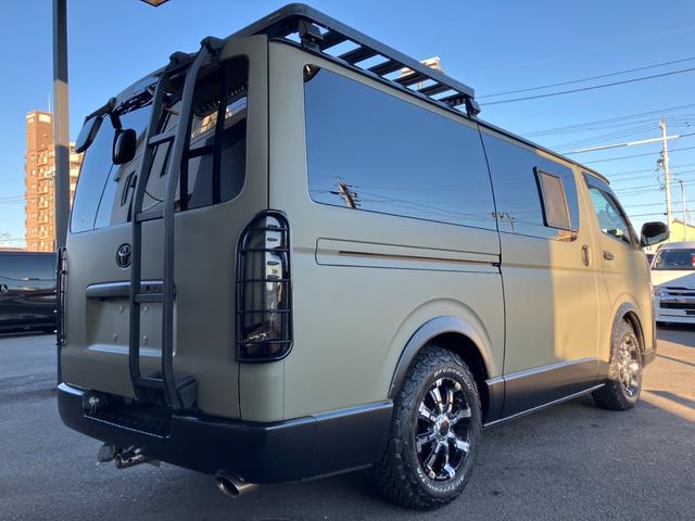 ハイエースバン スーパーGL ダークプライムII 4WD/ボディラッピングカーキ/BIG-Xナビ/天吊りモニタ/Bカメラ/サブバッテリー/ベッドキット/セカンドテーブル/社外デジタルミラー/社外アルミ/LEDヘッド/ルーフキャリア/外部電源あり(11枚目)