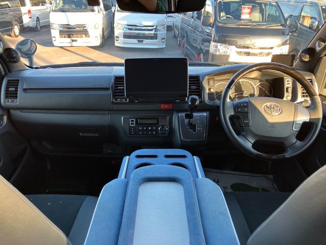 ハイエースバン スーパーGL ダークプライムII 4WD/ボディラッピングカーキ/BIG-Xナビ/天吊りモニタ/Bカメラ/サブバッテリー/ベッドキット/セカンドテーブル/社外デジタルミラー/社外アルミ/LEDヘッド/ルーフキャリア/外部電源あり(14枚目)