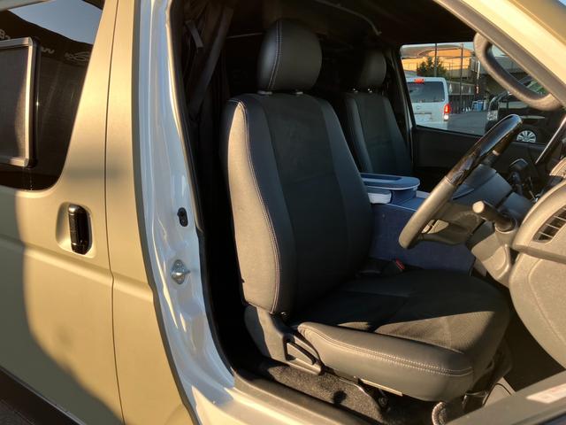 ハイエースバン スーパーGL ダークプライムII 4WD/ボディラッピングカーキ/BIG-Xナビ/天吊りモニタ/Bカメラ/サブバッテリー/ベッドキット/セカンドテーブル/社外デジタルミラー/社外アルミ/LEDヘッド/ルーフキャリア/外部電源あり(17枚目)