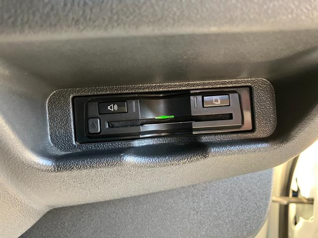 ハイエースバン スーパーGL ダークプライムII 4WD/ボディラッピングカーキ/BIG-Xナビ/天吊りモニタ/Bカメラ/サブバッテリー/ベッドキット/セカンドテーブル/社外デジタルミラー/社外アルミ/LEDヘッド/ルーフキャリア/外部電源あり(20枚目)