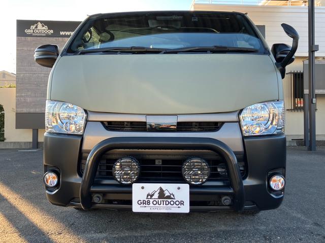 ハイエースバン スーパーGL ダークプライムII 4WD/ボディラッピングカーキ/BIG-Xナビ/天吊りモニタ/Bカメラ/サブバッテリー/ベッドキット/セカンドテーブル/社外デジタルミラー/社外アルミ/LEDヘッド/ルーフキャリア/外部電源あり(21枚目)