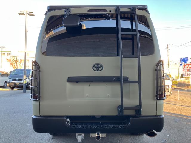 ハイエースバン スーパーGL ダークプライムII 4WD/ボディラッピングカーキ/BIG-Xナビ/天吊りモニタ/Bカメラ/サブバッテリー/ベッドキット/セカンドテーブル/社外デジタルミラー/社外アルミ/LEDヘッド/ルーフキャリア/外部電源あり(22枚目)