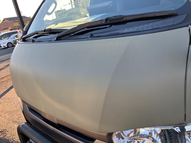 ハイエースバン スーパーGL ダークプライムII 4WD/ボディラッピングカーキ/BIG-Xナビ/天吊りモニタ/Bカメラ/サブバッテリー/ベッドキット/セカンドテーブル/社外デジタルミラー/社外アルミ/LEDヘッド/ルーフキャリア/外部電源あり(26枚目)
