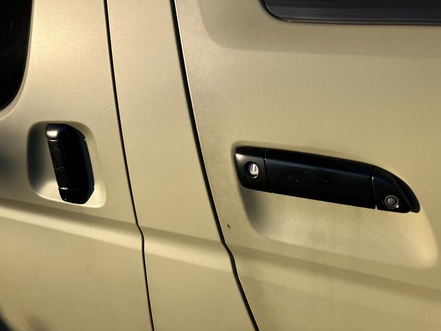 ハイエースバン スーパーGL ダークプライムII 4WD/ボディラッピングカーキ/BIG-Xナビ/天吊りモニタ/Bカメラ/サブバッテリー/ベッドキット/セカンドテーブル/社外デジタルミラー/社外アルミ/LEDヘッド/ルーフキャリア/外部電源あり(32枚目)