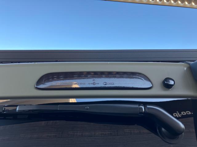 ハイエースバン スーパーGL ダークプライムII 4WD/ボディラッピングカーキ/BIG-Xナビ/天吊りモニタ/Bカメラ/サブバッテリー/ベッドキット/セカンドテーブル/社外デジタルミラー/社外アルミ/LEDヘッド/ルーフキャリア/外部電源あり(34枚目)