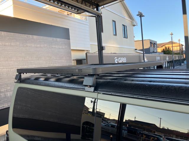 ハイエースバン スーパーGL ダークプライムII 4WD/ボディラッピングカーキ/BIG-Xナビ/天吊りモニタ/Bカメラ/サブバッテリー/ベッドキット/セカンドテーブル/社外デジタルミラー/社外アルミ/LEDヘッド/ルーフキャリア/外部電源あり(36枚目)