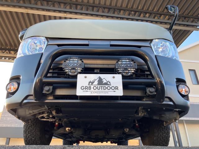 ハイエースバン スーパーGL ダークプライムII 4WD/ボディラッピングカーキ/BIG-Xナビ/天吊りモニタ/Bカメラ/サブバッテリー/ベッドキット/セカンドテーブル/社外デジタルミラー/社外アルミ/LEDヘッド/ルーフキャリア/外部電源あり(37枚目)