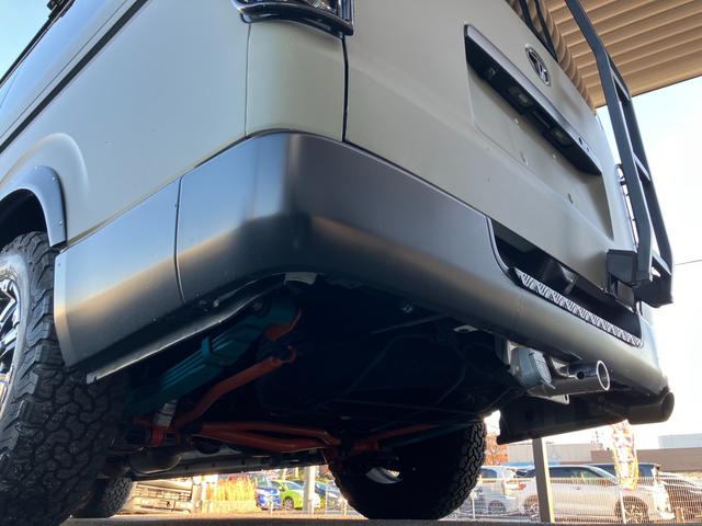 ハイエースバン スーパーGL ダークプライムII 4WD/ボディラッピングカーキ/BIG-Xナビ/天吊りモニタ/Bカメラ/サブバッテリー/ベッドキット/セカンドテーブル/社外デジタルミラー/社外アルミ/LEDヘッド/ルーフキャリア/外部電源あり(38枚目)