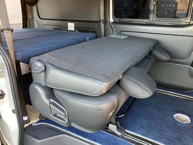 ハイエースバン スーパーGL ダークプライムII 4WD/ボディラッピングカーキ/BIG-Xナビ/天吊りモニタ/Bカメラ/サブバッテリー/ベッドキット/セカンドテーブル/社外デジタルミラー/社外アルミ/LEDヘッド/ルーフキャリア/外部電源あり(55枚目)