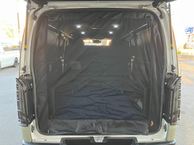 ハイエースバン スーパーGL ダークプライムII 4WD/ボディラッピングカーキ/BIG-Xナビ/天吊りモニタ/Bカメラ/サブバッテリー/ベッドキット/セカンドテーブル/社外デジタルミラー/社外アルミ/LEDヘッド/ルーフキャリア/外部電源あり(59枚目)