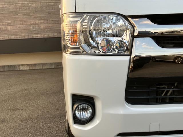 ハイエースバン スーパーＧＬ　ダークプライムＩＩ　ＢＩＧ－Ｘナビ／Ｂカメラ／／ＥＴＣ／ベッドキット／社外センターコンソール／ＬＥＤヘッドライト／スマートキー＆プッシュスタート／サイドバイザー／社外シートカバー／セーフティセンス／ＡＣ１００Ｖ電源（2枚目）