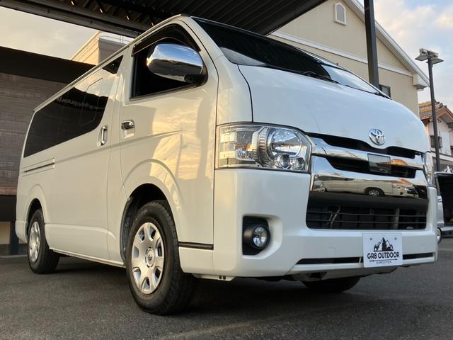 ハイエースバン スーパーＧＬ　ダークプライムＩＩ　ＢＩＧ－Ｘナビ／Ｂカメラ／／ＥＴＣ／ベッドキット／社外センターコンソール／ＬＥＤヘッドライト／スマートキー＆プッシュスタート／サイドバイザー／社外シートカバー／セーフティセンス／ＡＣ１００Ｖ電源（9枚目）