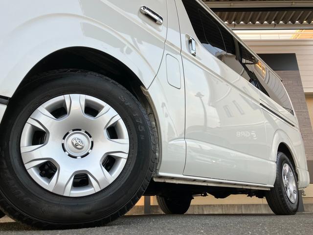 ハイエースバン スーパーＧＬ　ダークプライムＩＩ　ＢＩＧ－Ｘナビ／Ｂカメラ／／ＥＴＣ／ベッドキット／社外センターコンソール／ＬＥＤヘッドライト／スマートキー＆プッシュスタート／サイドバイザー／社外シートカバー／セーフティセンス／ＡＣ１００Ｖ電源（13枚目）