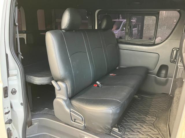 ハイエースバン スーパーＧＬ　ダークプライムＩＩ　ＢＩＧ－Ｘナビ／Ｂカメラ／／ＥＴＣ／ベッドキット／社外センターコンソール／ＬＥＤヘッドライト／スマートキー＆プッシュスタート／サイドバイザー／社外シートカバー／セーフティセンス／ＡＣ１００Ｖ電源（17枚目）