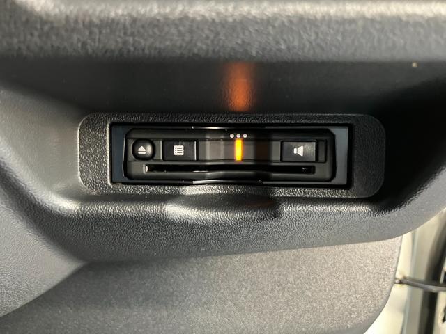 ハイエースバン スーパーＧＬ　ダークプライムＩＩ　ＢＩＧ－Ｘナビ／Ｂカメラ／／ＥＴＣ／ベッドキット／社外センターコンソール／ＬＥＤヘッドライト／スマートキー＆プッシュスタート／サイドバイザー／社外シートカバー／セーフティセンス／ＡＣ１００Ｖ電源（20枚目）