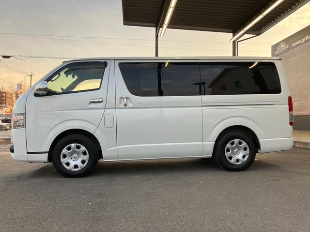 ハイエースバン スーパーＧＬ　ダークプライムＩＩ　ＢＩＧ－Ｘナビ／Ｂカメラ／／ＥＴＣ／ベッドキット／社外センターコンソール／ＬＥＤヘッドライト／スマートキー＆プッシュスタート／サイドバイザー／社外シートカバー／セーフティセンス／ＡＣ１００Ｖ電源（23枚目）