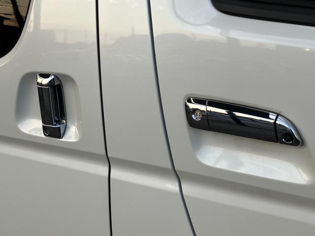 ハイエースバン スーパーＧＬ　ダークプライムＩＩ　ＢＩＧ－Ｘナビ／Ｂカメラ／／ＥＴＣ／ベッドキット／社外センターコンソール／ＬＥＤヘッドライト／スマートキー＆プッシュスタート／サイドバイザー／社外シートカバー／セーフティセンス／ＡＣ１００Ｖ電源（32枚目）