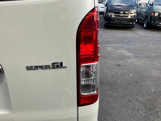 ハイエースバン スーパーＧＬ　ダークプライムＩＩ　ＢＩＧ－Ｘナビ／Ｂカメラ／／ＥＴＣ／ベッドキット／社外センターコンソール／ＬＥＤヘッドライト／スマートキー＆プッシュスタート／サイドバイザー／社外シートカバー／セーフティセンス／ＡＣ１００Ｖ電源（39枚目）