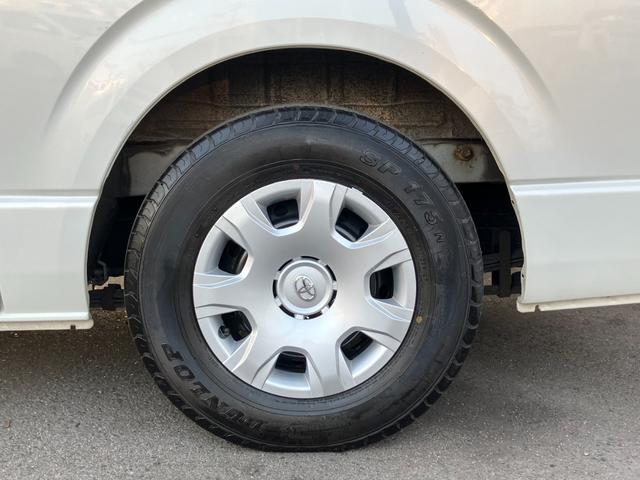 ハイエースバン スーパーＧＬ　ダークプライムＩＩ　ＢＩＧ－Ｘナビ／Ｂカメラ／／ＥＴＣ／ベッドキット／社外センターコンソール／ＬＥＤヘッドライト／スマートキー＆プッシュスタート／サイドバイザー／社外シートカバー／セーフティセンス／ＡＣ１００Ｖ電源（40枚目）