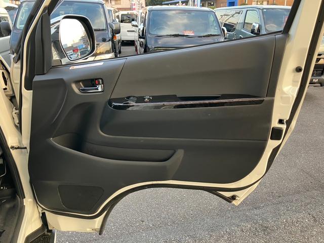 ハイエースバン スーパーＧＬ　ダークプライムＩＩ　ＢＩＧ－Ｘナビ／Ｂカメラ／／ＥＴＣ／ベッドキット／社外センターコンソール／ＬＥＤヘッドライト／スマートキー＆プッシュスタート／サイドバイザー／社外シートカバー／セーフティセンス／ＡＣ１００Ｖ電源（42枚目）