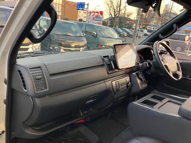 ハイエースバン スーパーＧＬ　ダークプライムＩＩ　ＢＩＧ－Ｘナビ／Ｂカメラ／／ＥＴＣ／ベッドキット／社外センターコンソール／ＬＥＤヘッドライト／スマートキー＆プッシュスタート／サイドバイザー／社外シートカバー／セーフティセンス／ＡＣ１００Ｖ電源（44枚目）